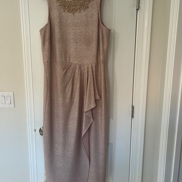 Dress - Picture 1 of 8